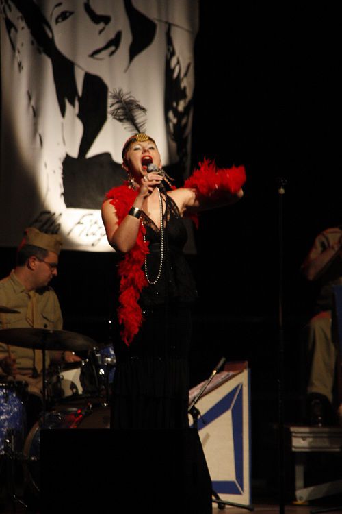 Chanteuse jazz swing Valerie Graschaire