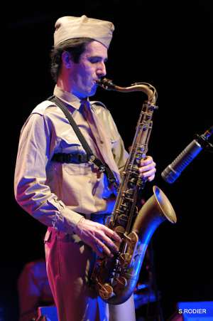 Damien Prud'Homme Saxophoniste tenor de l'orchestre